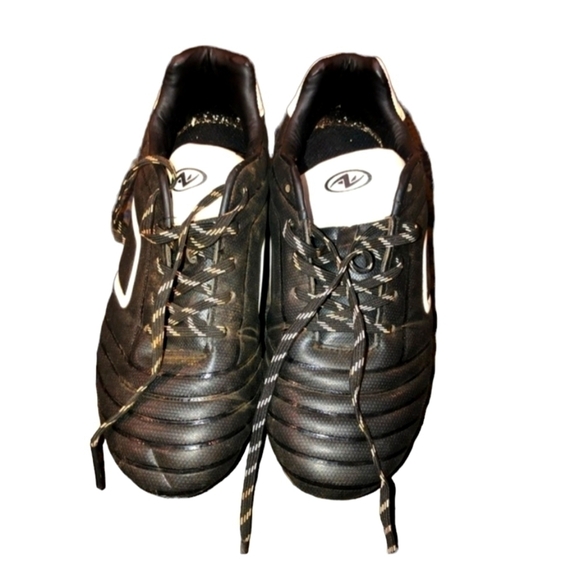 Athletic Works size 5 Boys Soccer Cleats Shoes - Picture 1 of 10
